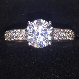 2 CT 925 sterling silver wedding/engagement ring